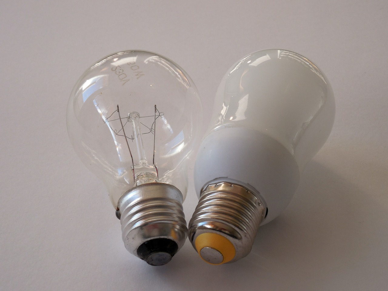 Glühlampe vs. Halogenlampe vs Energiesparlampe